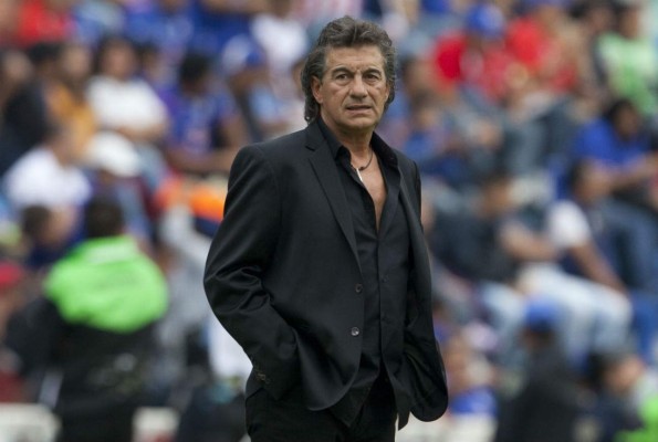 Los currículums que tuvo Fenafuth previo a contratar a Fabián Coito