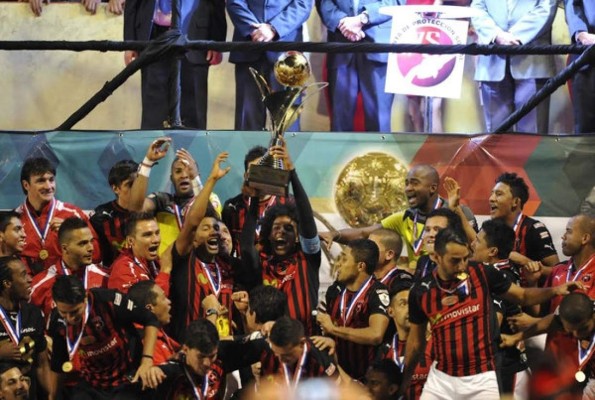 ¡Llegan a un grande! Así es Alajuelense, club al que llegará Rojas y Garrido