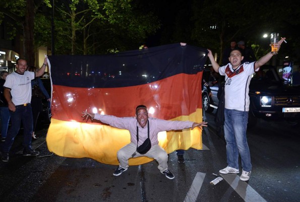 Alemanes celebran campeonato mundial
