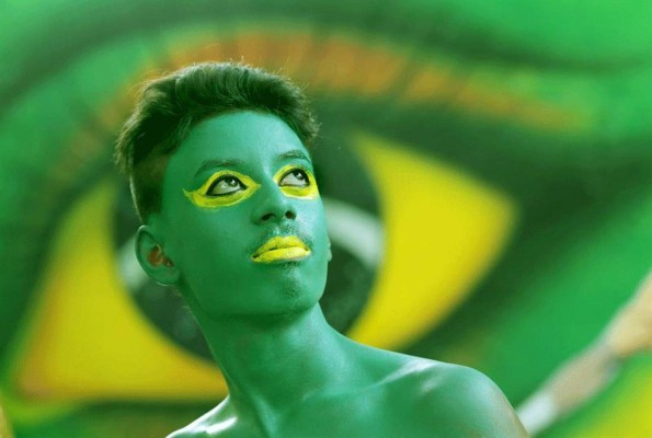 Aficionados disfrutan el Mundial a ritmo de samba.