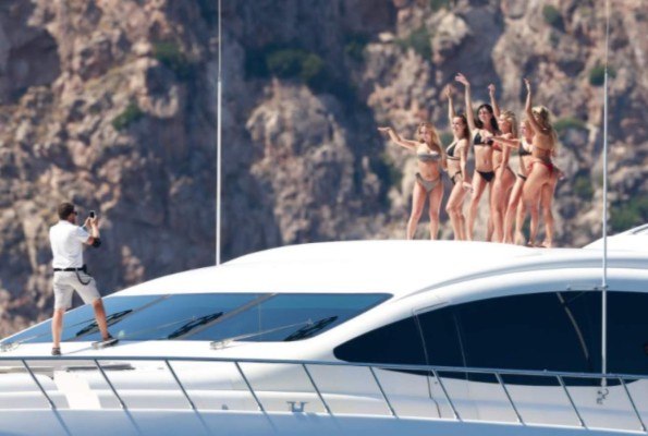 ¡Rodeado de mujeres! Las candentes vacaciones de Neymar en Ibiza y con la ex de Maluma
