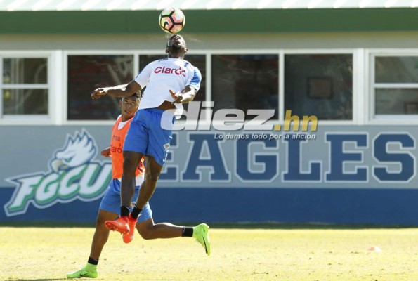 Un 'gringuito' y aficionados acaparan miradas en entreno de Honduras