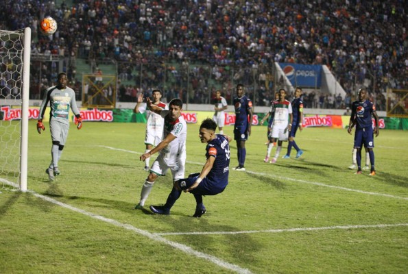 ¿Fue o no penal de Israel Silva contra Héctor Castellanos?