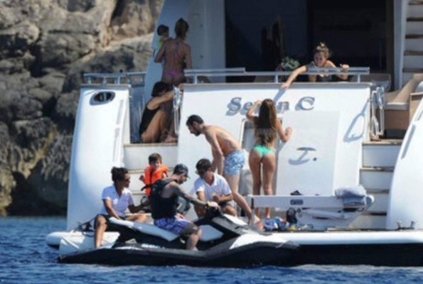 Fotos: Así disfrutan sus vacaciones Messi y Antonella Rocuzzo en Ibiza