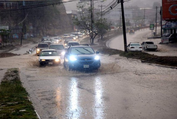 FOTOS: Caos, túneles inundados y destrucción deja fuerte lluvia en Tegucigalpa