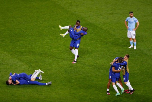 No se vio en TV: Pep Guardiola, abatido, las lágrimas del 'Kun' Agüero y la locura del Chelsea