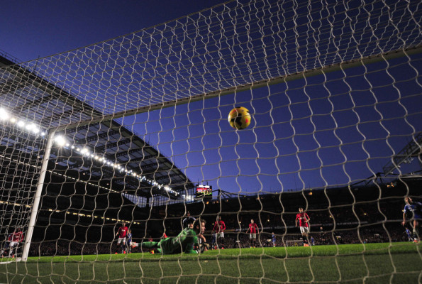 Chelsea vence 3-1 al Manc. United con triplete de Eto’o