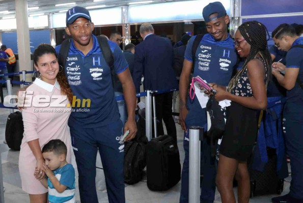 Día de 'selfies' y de la familia Róchez: así fue la salida de la Selección de Honduras