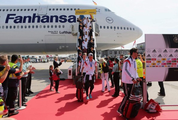 Una multitud eufórica recibe a Alemania en Berlín