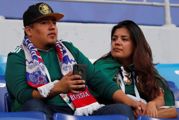 Dolorosas imágenes: Aficionados de México rompen en llanto por eliminación en Rusia