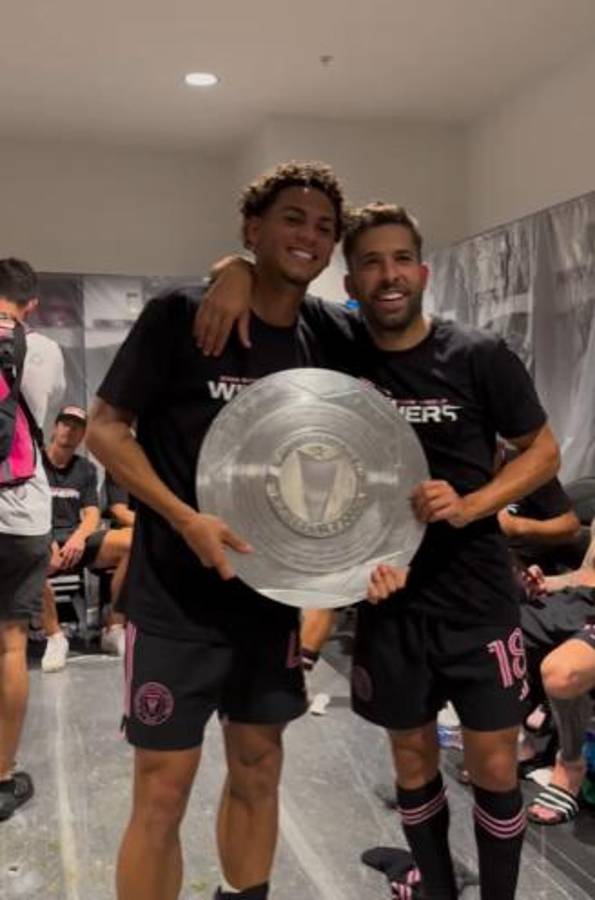 David Ruiz festejando con Messi: locura del Inter Miami tras ganar su segundo título y Beckham se rinde al argentino