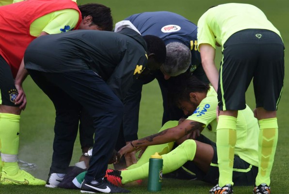 Neymar dio el susto en el entrenamiento de Brasil