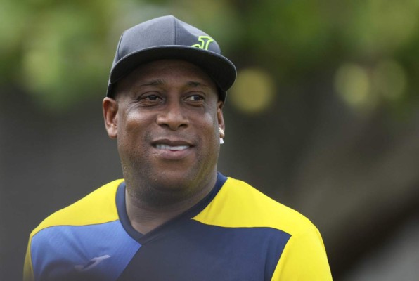 De fracaso en fracaso: 15 técnicos en Real España solo han dejado cuatro títulos en 14 años