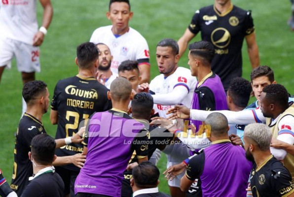 ¡Zafarrancho en el Motagua-Olimpia! Troglio y Diego Vázquez enloquecen; la agresión del Chino López