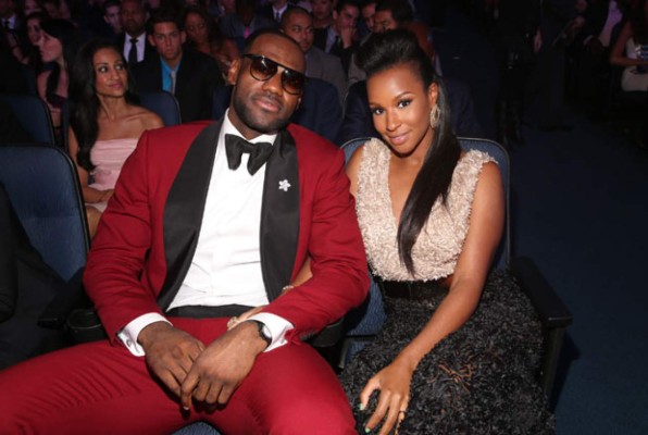 Escándalo en la NBA: LeBron James es acusado de ser infiel a su esposa con una sexy modelo