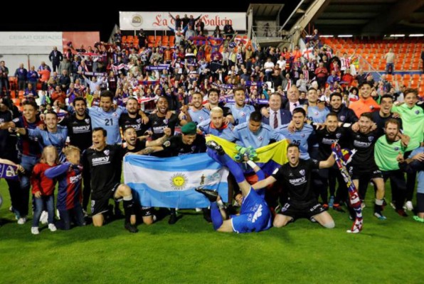El Huesca sella un ascenso histórico a Primera División de España