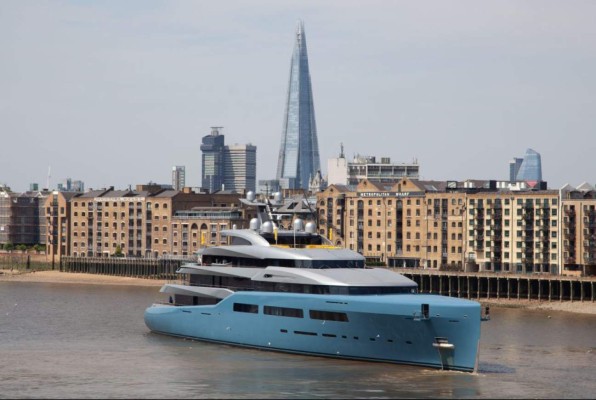 ¡Impresionante! El súper yate del multimillonario dueño del club Tottenham de Inglaterra