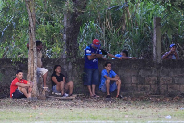 ¡Qué curioso! Venta de boletos, gradas de madera, camerinos de cemento... así es el ascenso en Honduras