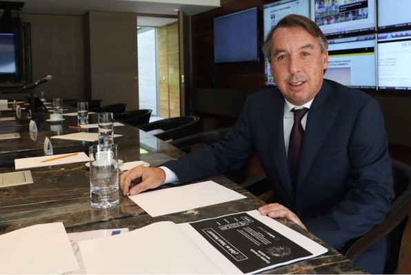 Así es la vida del influyente dueño del América: su riqueza, una lujosa mansión y su pareja es muy poderosa