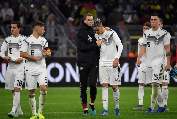 No viste en TV: Risas de Neuer, su gesto con Ter Stegen y la tristeza en Alemania