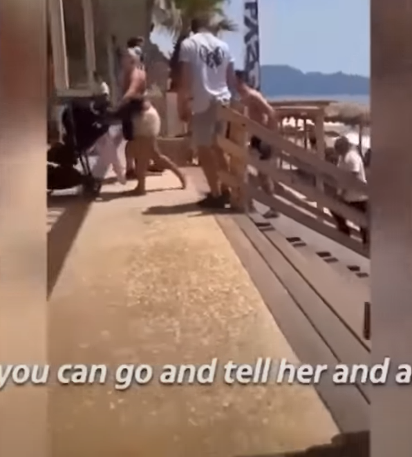 Le revisó el celular y explotó: crack del Manchester City es expulsado de un club de playa tras pelearse con su novia