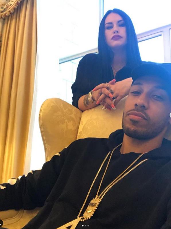 Autos, mansiones y su avión: Así es la vida de millonario de Aubameyang, el nuevo fichaje del Barcelona