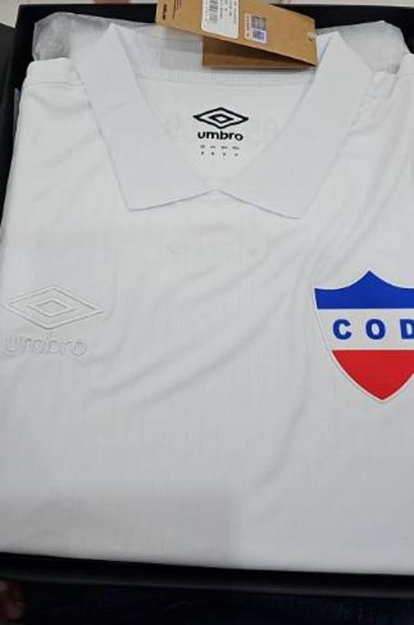 Con el escudo del primer campeón del área: así es la espectacular nueva camisa que lanzó el Olimpia ¿Su precio?
