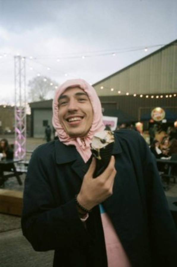 Héctor Bellerín, el futbolista con las modas más extrañas y feas de la actualidad  