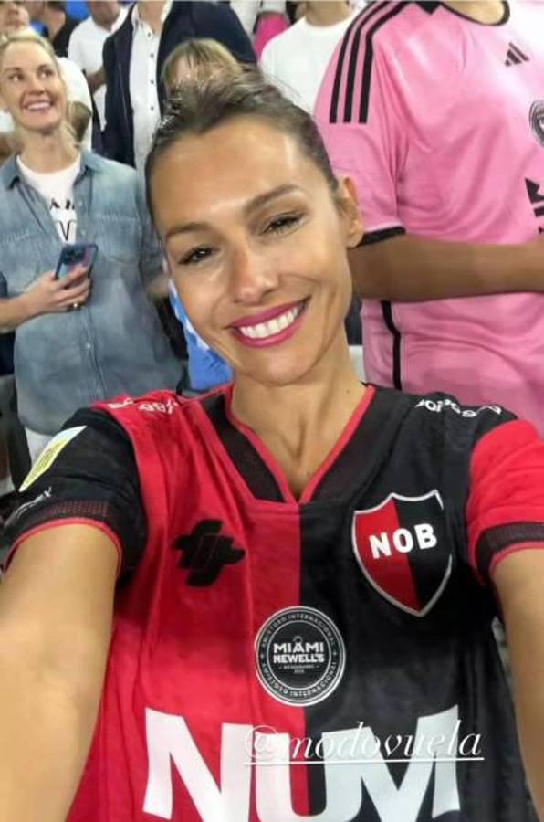 Beso a Messi, lindo gesto de Leo con Newell’s y el jugador que se llevó la camisa del “10” en su partido más especial