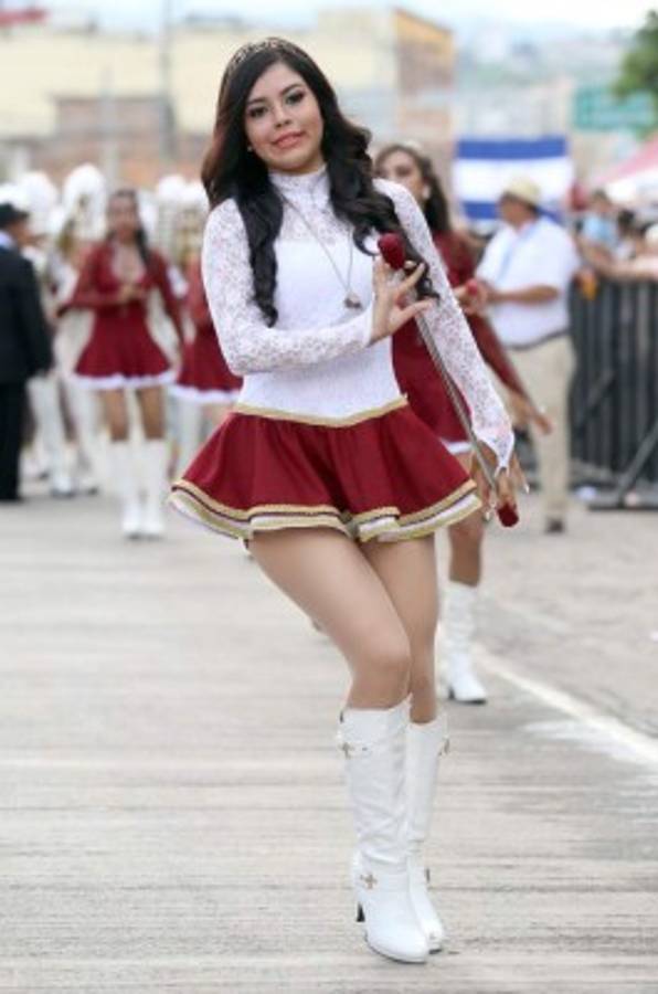 FOTOS: Ella es Allison Sánchez, la palillona que deslumbró el 15 de septiembre