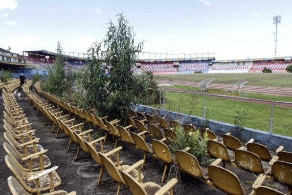 ¡Con uno de Honduras! Grandes estadios que fueron abandonados