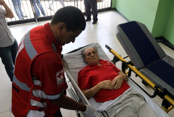 Chelato Uclés es operado en Costa Rica y podría salvar su pierna