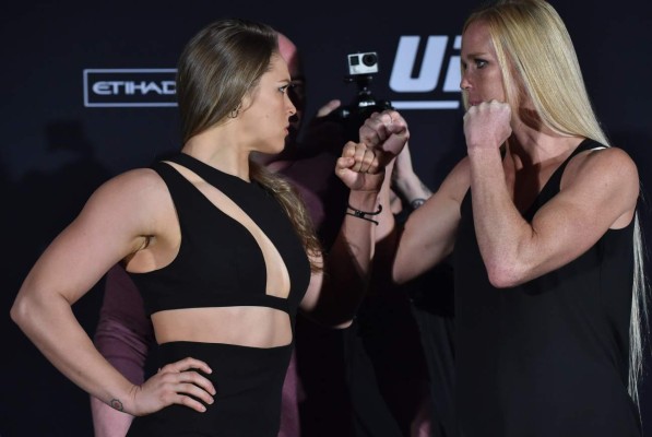 FOTOS: Ronda Rousey recibió golpe en el rostro previo a su combate
