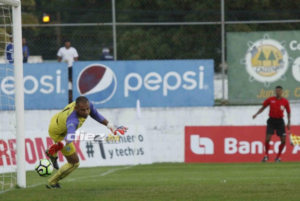 NO VISTE EN TV: La chica del escote, bellezas y ambientazo en el Excélsior