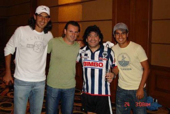 ¡Impensable! Famosos que han vestido playeras de equipos mexicanos