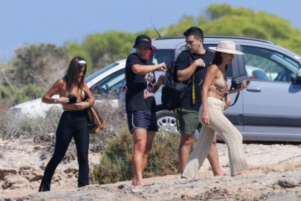 Fiesta, cigarros y mujeres: las polémicas fotos de James Rodríguez mientras Colombia se juega la vida