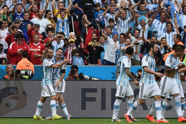 Argentina venció a Nigeria por 3 a 2 con dos goles de Lionel Messi
