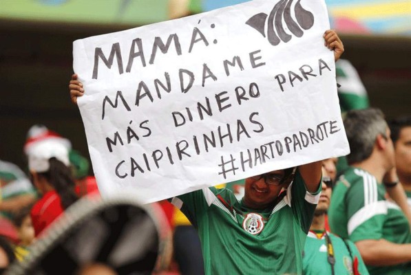 Aficionados mexicanos ponen color y fiesta en las gradas.