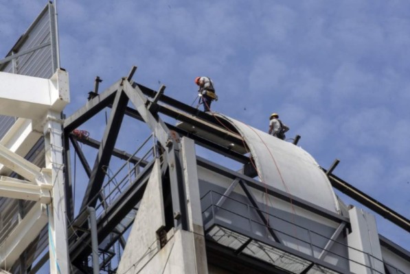 Así siguen las obras para el nuevo Santiago Bernabéu: La cubierta del estadio, en septiembre
