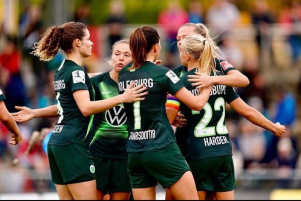 ¿Quién es Pernille Harder? La futbolista más cara de la historia que ahora jugará con su novia