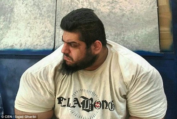 Las impresionantes fotos de Hulk humano, el iraní que luchará contra ISIS