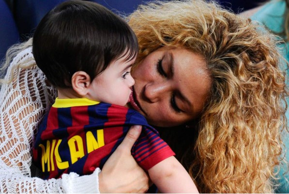 Shakira le hace marcación personal a Piqué