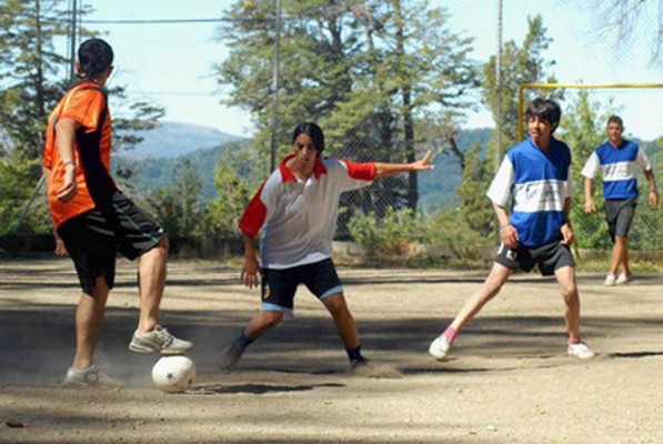 Las 21 reglas del fútbol callejero que nadie olvida