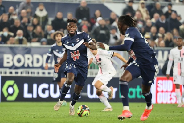 FOTOS: Alberth Elis anota, deja en el suelo a Keylor Navas y así fue el enfrentamiento con Mbappé