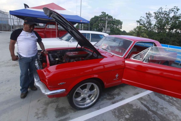 Exhibición de autos clásicos
