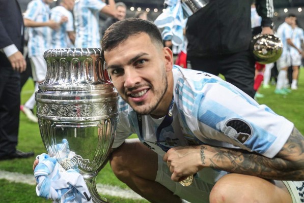 No se vio en TV: Messi celebró el título con su ídolo de siempre y el niño que buscó a Neymar