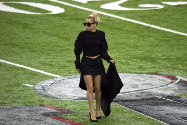 Lady Gaga sorprende a todos en el Super Bowl al enseñar sus partes íntimas