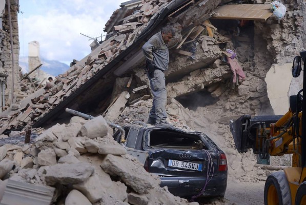 Impactantes y dolorosas imágenes del terremoto en Italia