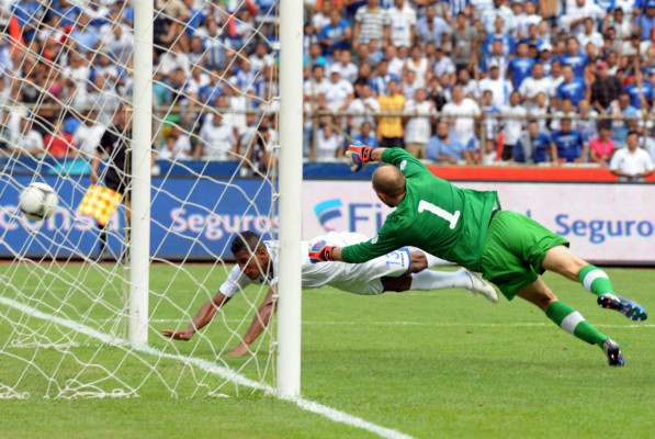 Honduras clasifica a la hexagonal al golear a Canadá