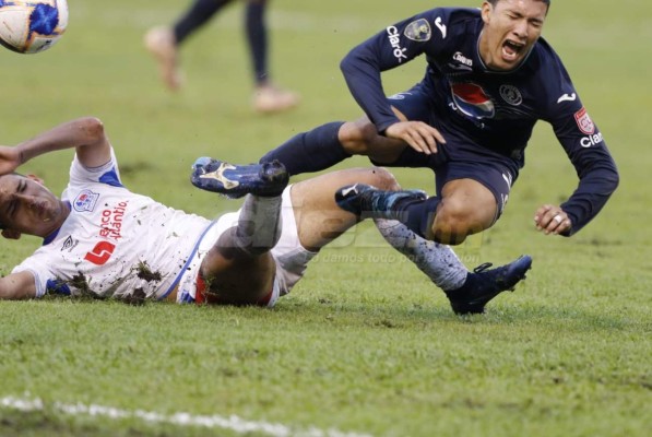 No viste en TV: La furia de Arboleda, euforia de Diego en un clásico de patadas